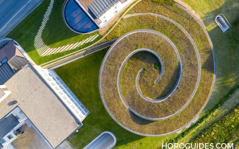 踏过现代与过去的层层螺旋，走进爱彼博物馆的钟表星系