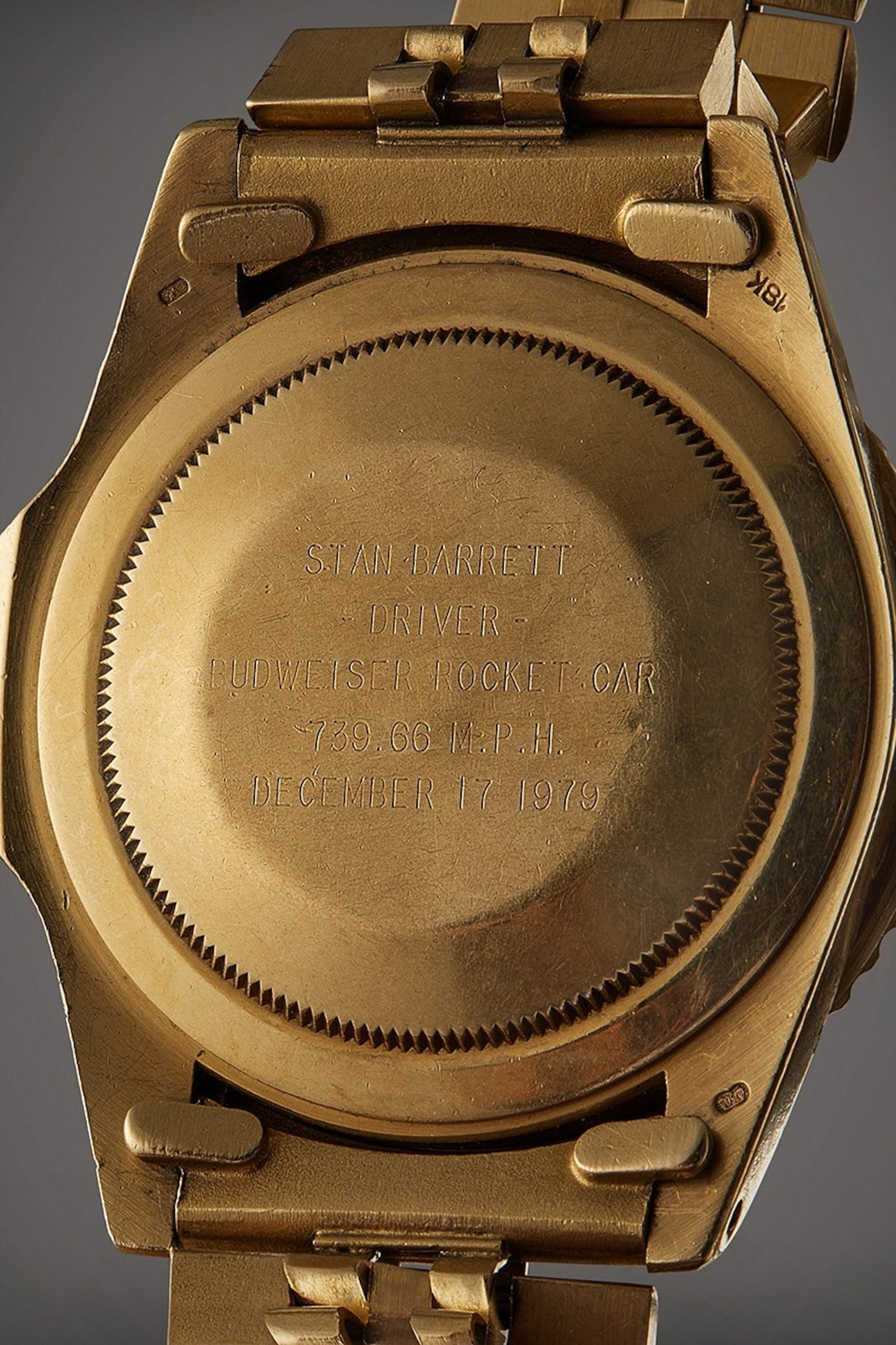 GMT-Master「Pepsi」的底盖亦刻有「STAN BARRETT 739 MPH MACH 1.0206 12-17-79」字样（图片来源：Sotheby's）