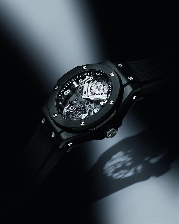 HUBLOT - 开创高性能复杂功能腕表的全新面貌宇舶大爆炸系列魔力黑陶瓷陀飞轮腕表