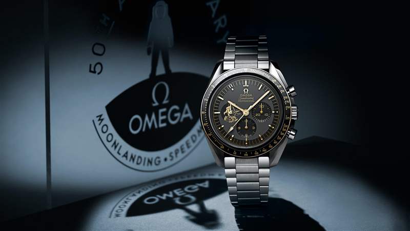為了慶祝阿波羅11號登陸月球50週年， OMEGA 於2019年推出了一款超霸登月錶限量款，錶款採用不鏽鋼加Moonshine金材質製成。（OMEGA官網）