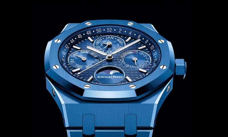 爱彼第一只蓝色陶瓷表！ 皇家橡树万年历蓝色陶瓷链带腕表
