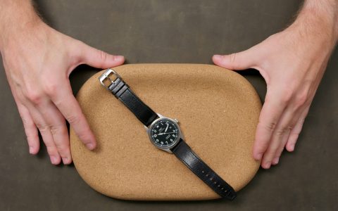 规格表IWC Mark XVIII：具有严肃传统的可穿戴飞行员手表