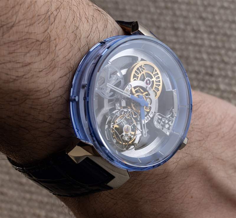 动手操作：路易威登 Tambour Moon Flying Tourbillon Poincon de Geneve 蓝色蓝宝石腕表