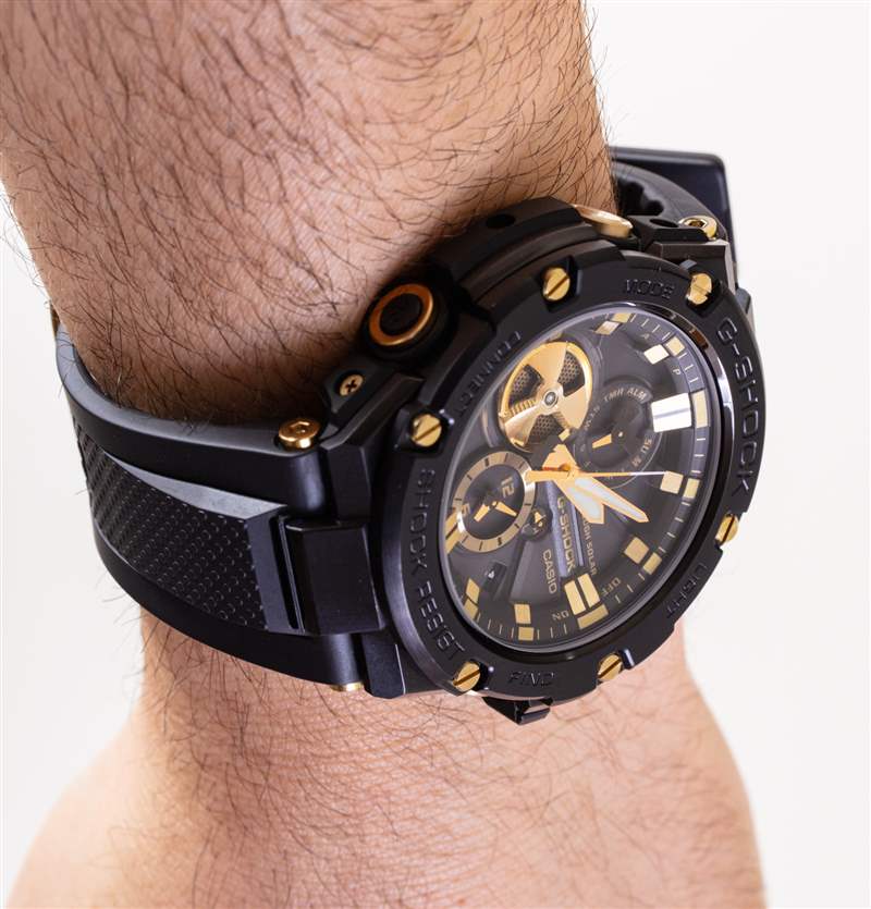动手操作：卡西欧 G-Shock G-Steel GSTB100GC-1A 黑色和金色手表