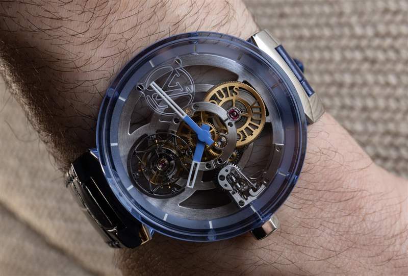 动手操作：路易威登 Tambour Moon Flying Tourbillon Poincon de Geneve 蓝色蓝宝石腕表