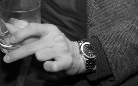 在爱丽儿的手表上：购买手表时不要花费高于零售价