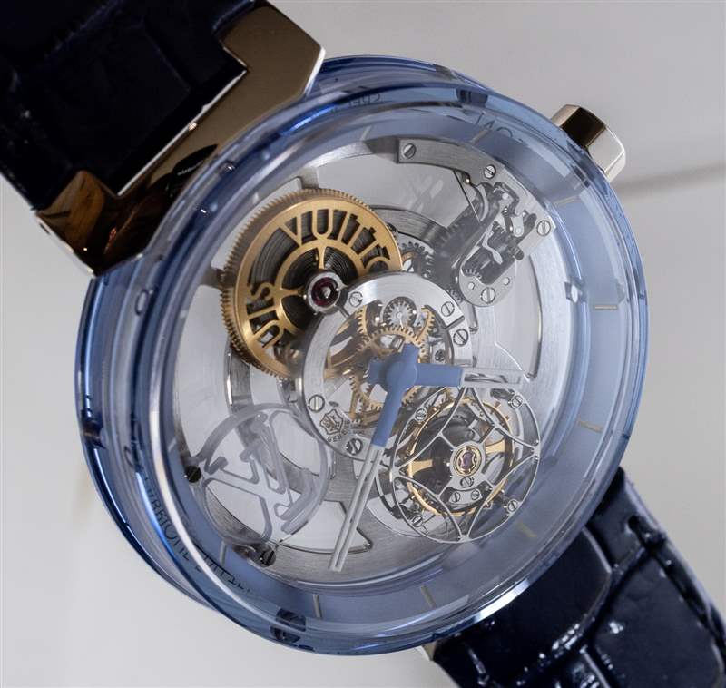 动手操作：路易威登 Tambour Moon Flying Tourbillon Poincon de Geneve 蓝色蓝宝石腕表