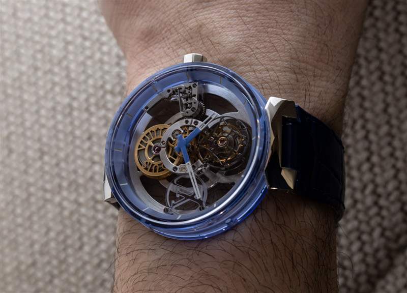 动手操作：路易威登 Tambour Moon Flying Tourbillon Poincon de Geneve 蓝色蓝宝石腕表