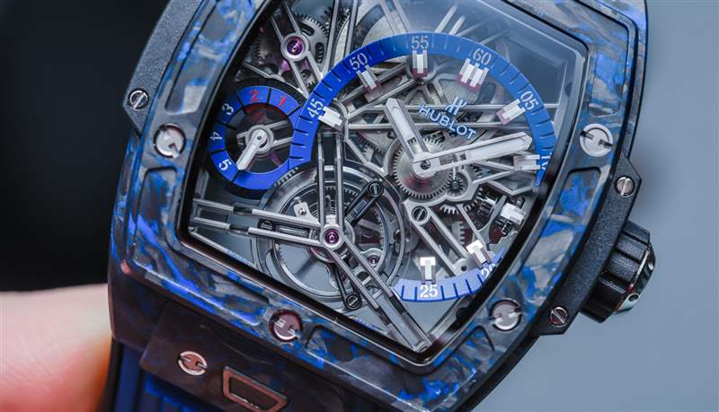 动手：Big Bang 陀飞轮碳黑和蓝色手表的宇舶精神