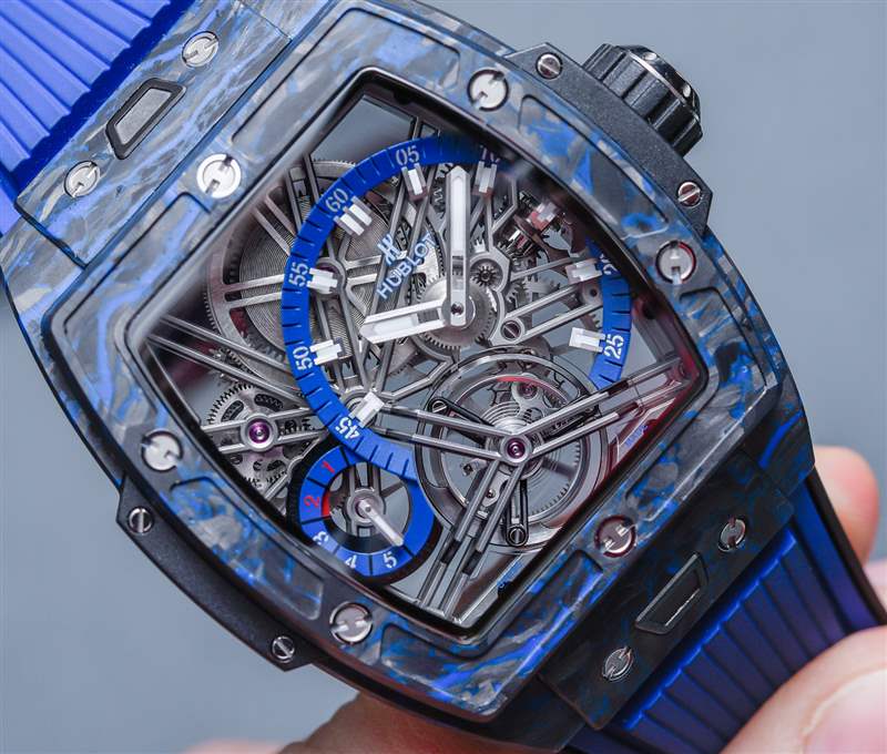 动手：Big Bang 陀飞轮碳黑和蓝色手表的宇舶精神