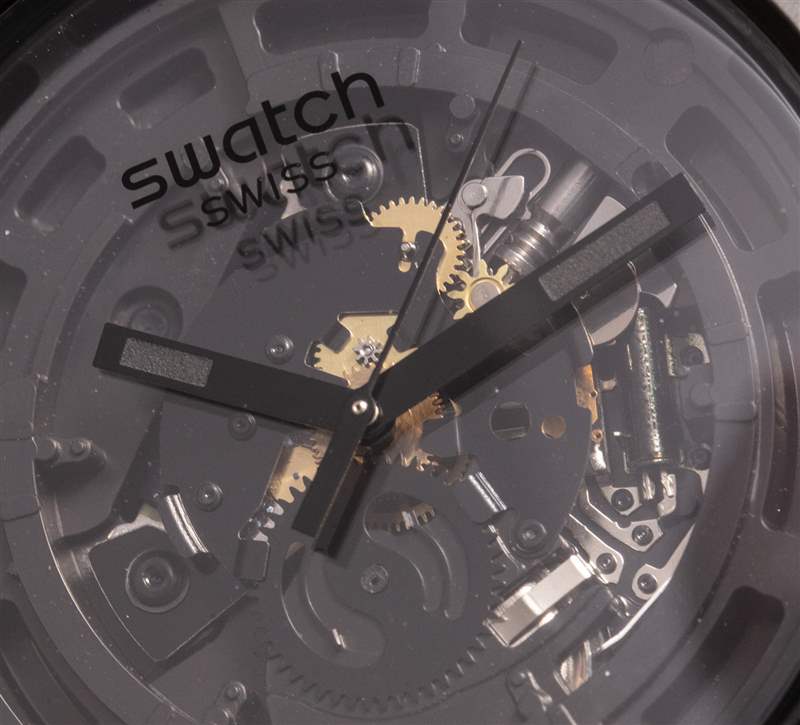 动手操作：Swatch Big Bold 生物陶瓷 C-Black 手表