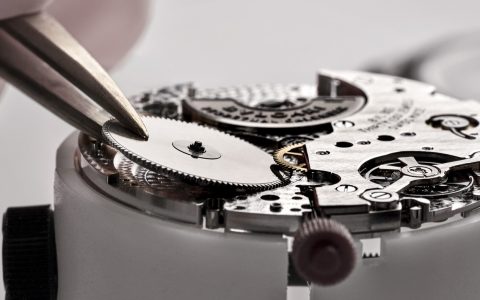 宝格丽 (BVLGARI) 在新视频中展示打破纪录的 Octo Finissimo 万年历腕表