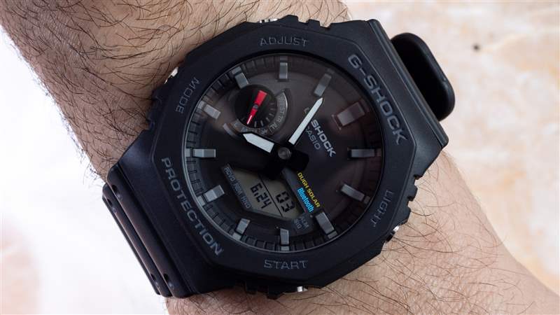 动手操作：卡西欧 G-Shock GA-B2100 手表，配备坚固的太阳能和蓝牙