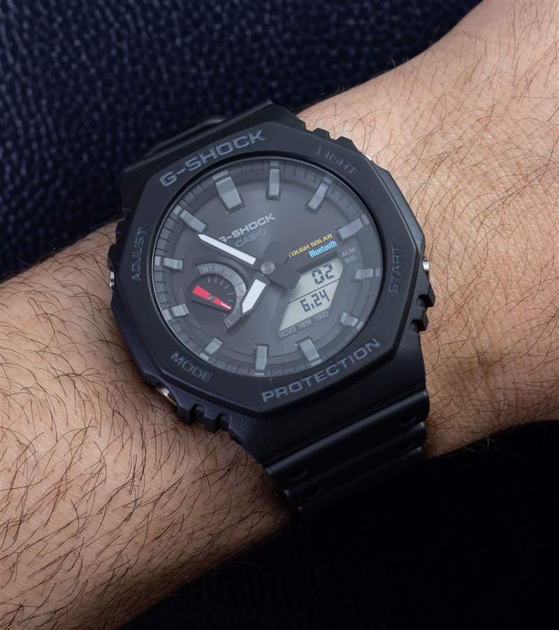 动手操作：卡西欧 G-Shock GA-B2100 手表，配备坚固的太阳能和蓝牙