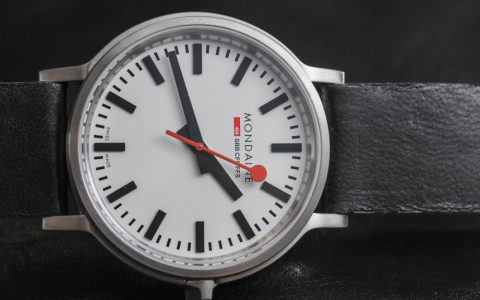 极简主义手表和简单的手表之间的区别