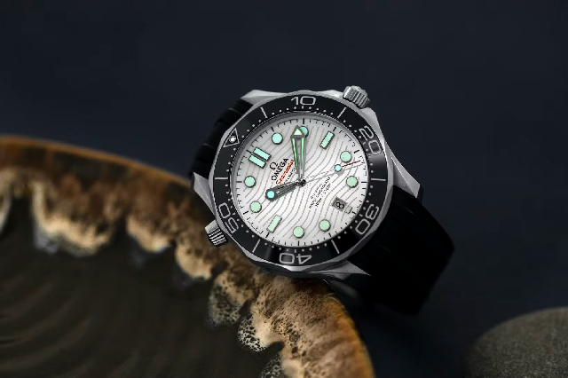 欧米茄 Seamaster Diver 300m 白色