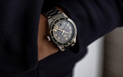 介绍Longines的最新款是42毫米“True”GMT，起价低于3000美元