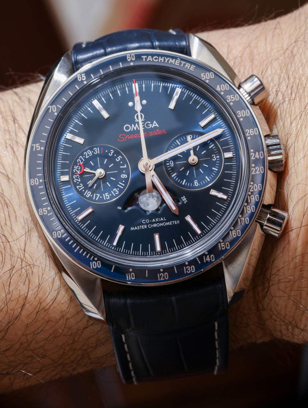 Omega-Speedmaster-Moonwatch-Co-Axial-Master-Chronometer-Moonphase-Chronograph-10