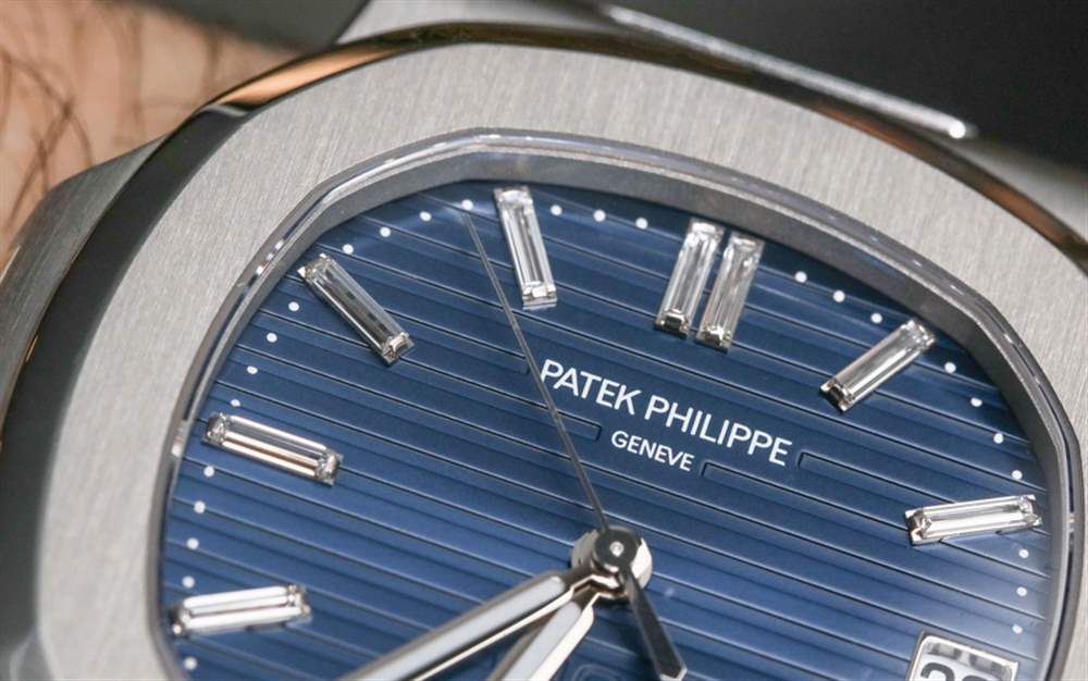Patek-Philippe-Nautilus-40th-Anniversary-5711-1P-Platinum-aBlogtoWatch-05
