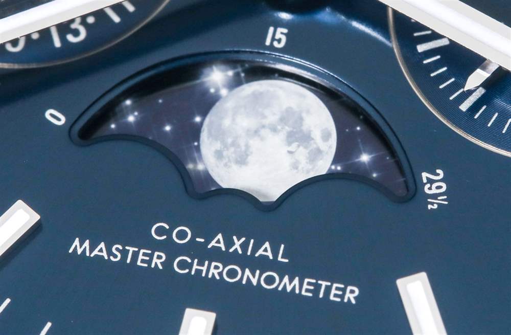 Omega-Speedmaster-Moonwatch-Co-Axial-Master-Chronometer-Moonphase-Chronograph-30433445203001-aBlogtoWatch-40