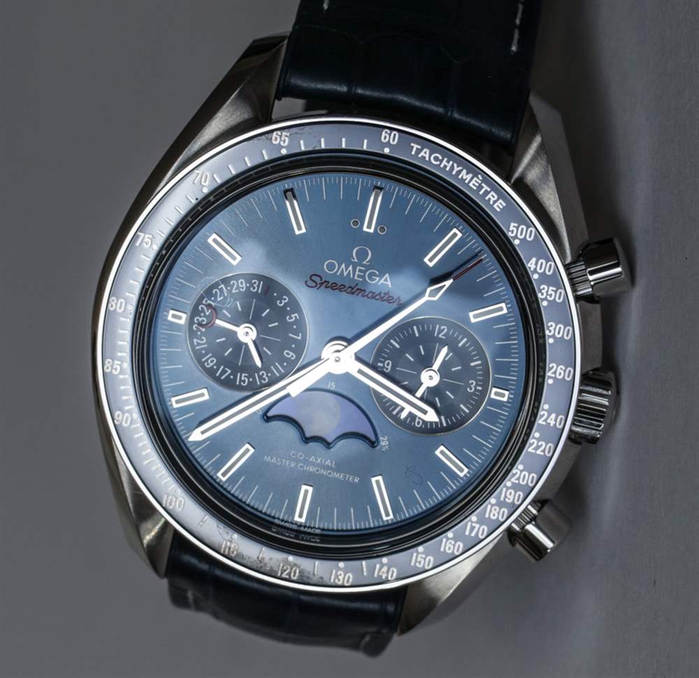 Omega-Speedmaster-Moonwatch-Co-Axial-Master-Chronometer-Moonphase-Chronograph-30433445203001-aBlogtoWatch-32