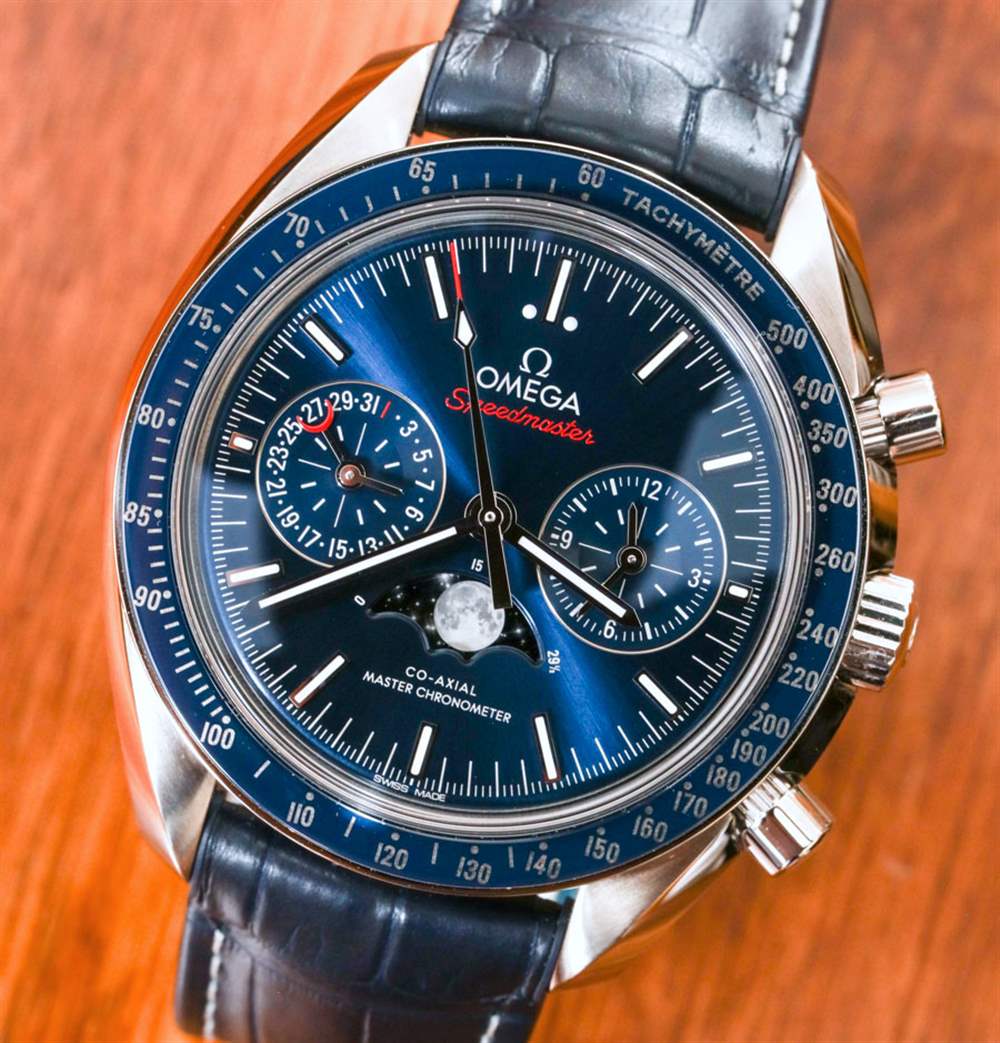 Omega-Speedmaster-Moonwatch-Co-Axial-Master-Chronometer-Moonphase-Chronograph-30433445203001-aBlogtoWatch-39