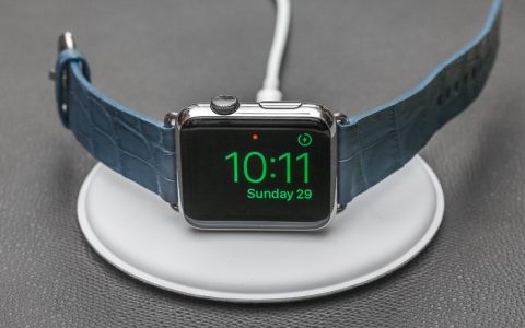 Apple Watch变身台钟，配备全新官方磁力充电底座