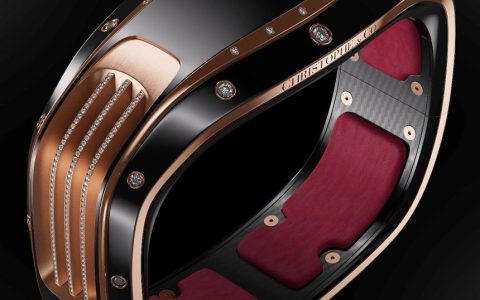 Christophe & Co. Armill是价值150000美元的自供电智能手链，由Pininfarina设计，采用可升级技术