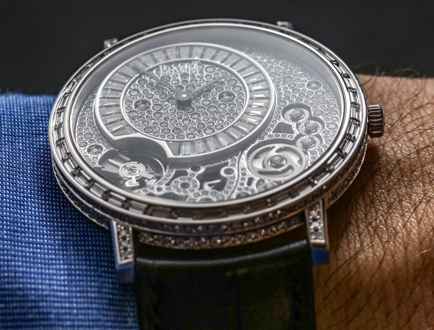 Piaget-Altiplano-900D-Thinnest-Mechanical-Jewelry-Watch-aBlogtoWatch-11