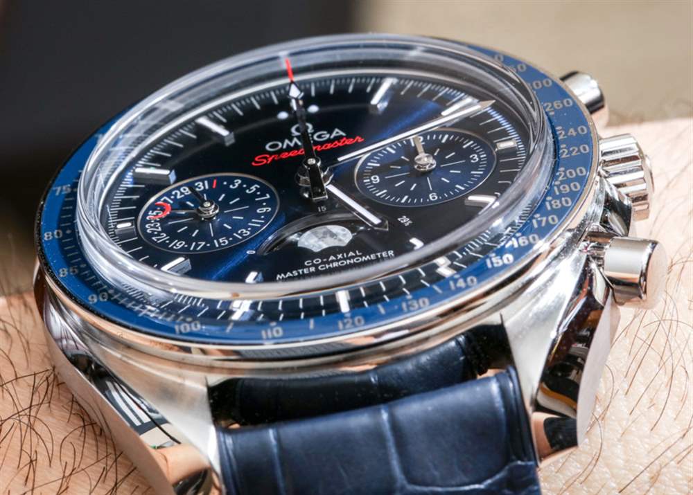 Omega-Speedmaster-Moonwatch-Co-Axial-Master-Chronometer-Moonphase-Chronograph-30433445203001-aBlogtoWatch-36