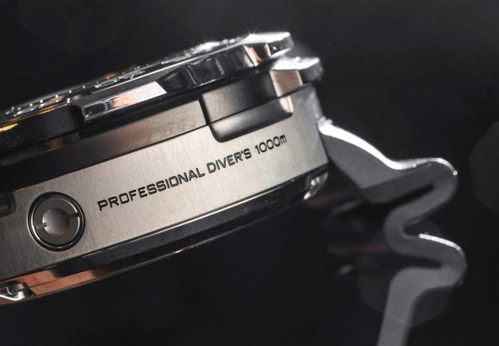 Citizen-Eco-Drive-Promaster-Professional-Diver-1000m-Watch-07