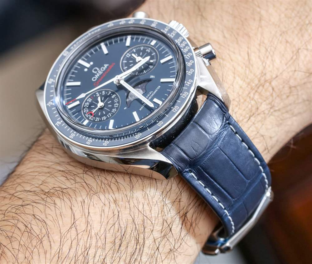 Omega-Speedmaster-Moonwatch-Co-Axial-Master-Chronometer-Moonphase-Chronograph-30433445203001-aBlogtoWatch-27