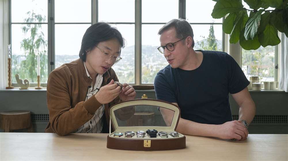 与喜剧演员、作家和“硅谷”明星Jimmy O. Yang交谈手表