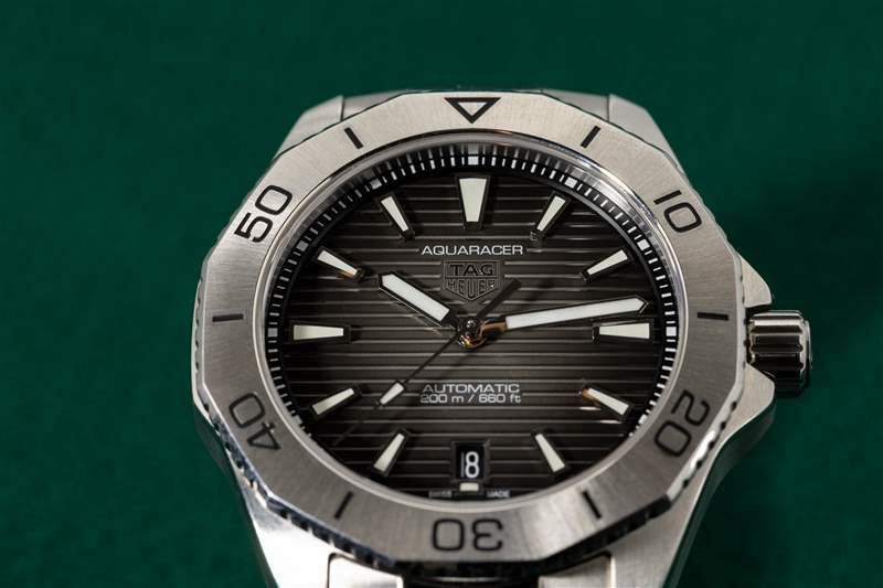 TAG Heuer Aquaracer Professional 200“户外”腕表