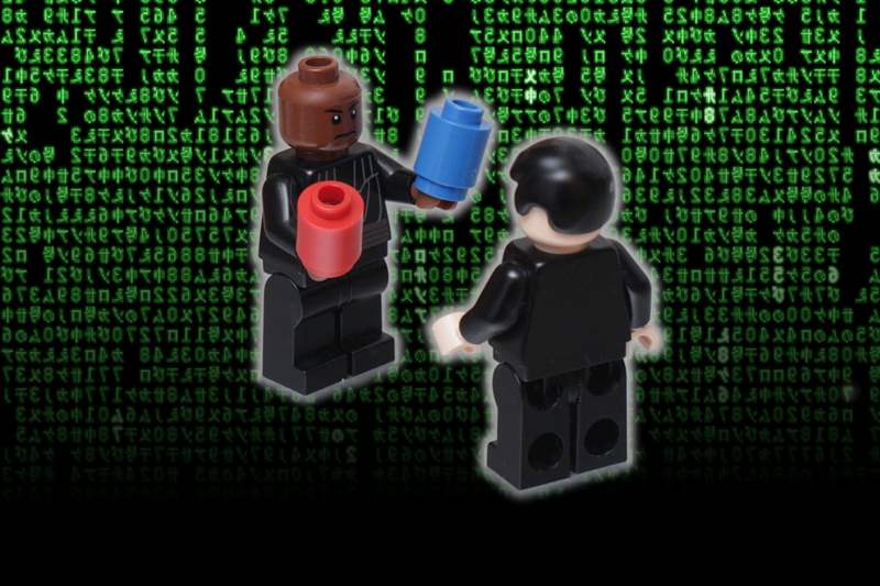 《黑客帝国》中发生在莫菲斯（劳伦斯菲什伯恩饰）和尼奥（基努里维斯饰）之间著名的红色药丸与蓝色药丸讨论的乐高版本。