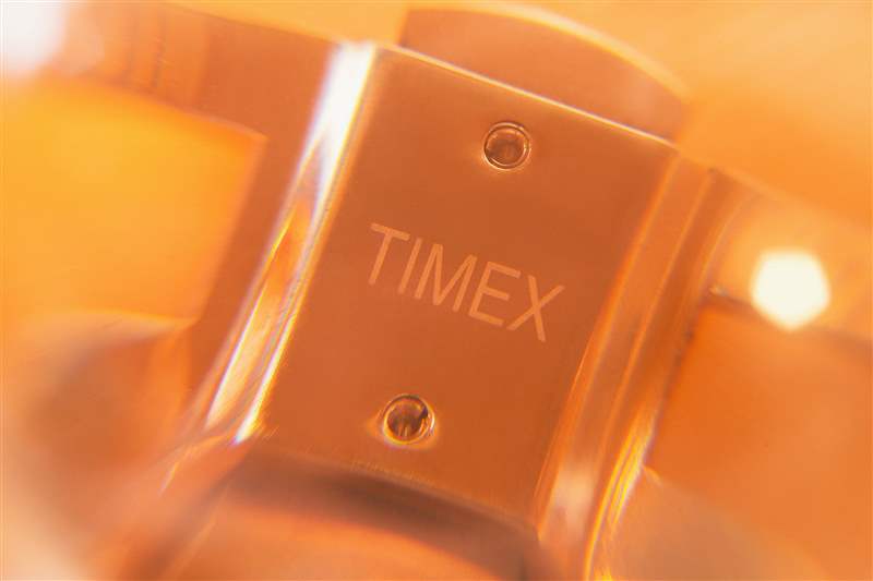 手表上的 Timex 标志