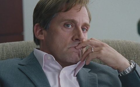 看电影史蒂夫·卡瑞尔(Steve Carell)在“大空头”(The Big Short)中佩戴劳力士潜航者(Rolex Submariner)押注房地产市场