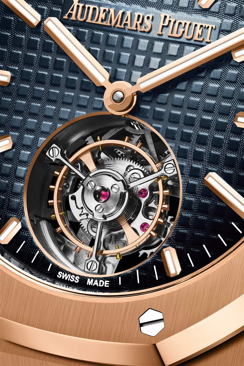 Audemars Piguet推出全新皇家橡树自动上链飞行陀飞轮腕表