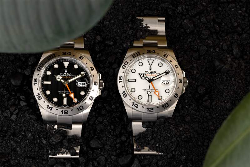 两款劳力士手表，一款黑色表盘，一款白色表盘