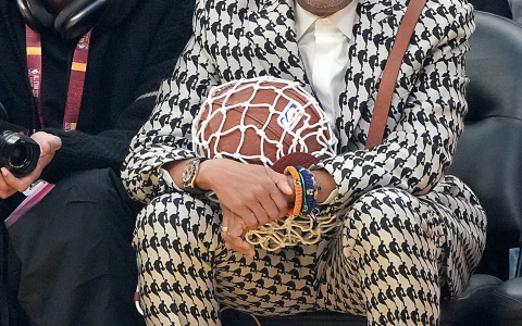 观看NBA 75周年庆典推出了一些全明星手表