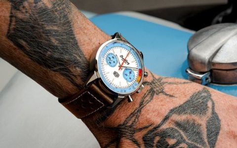 Breitling Top Time Deus｜时尚易衬的清新天蓝色调