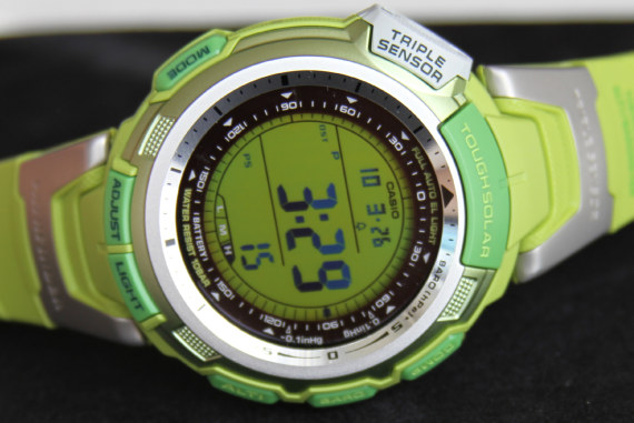 卡西欧探路者PAG110C-3绿色石英电子手表