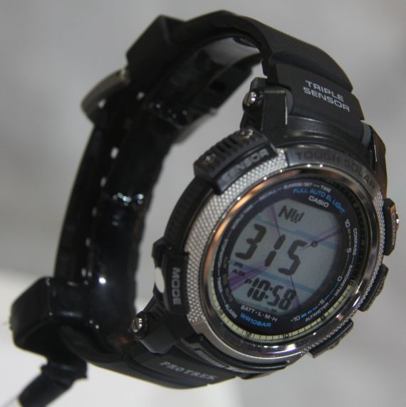 卡西欧探路者 Paw-2000 手表