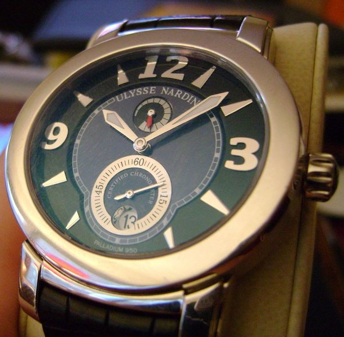只有雅典表这样的品牌才能拥有一款名为男子气概的钯950腕表