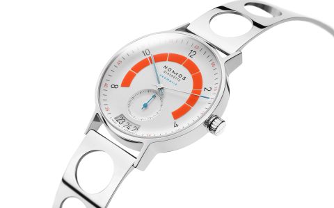 推出这些新的NOMOS型号让人联想到在黑夜中快速驾驶