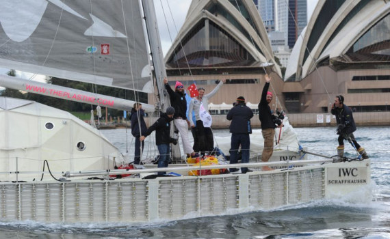 IWC Plastiki塑胶船抵达悉尼，在途中捡起独一无二的铂金腕表