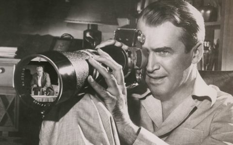 吉米·斯图尔特在《后窗》中在室内佩戴天梭Field腕表