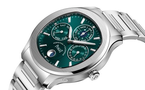 隆重推出伯爵以超薄万年历更新其经典Polo衫