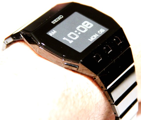 精工活性矩阵EPD电子墨水：数字手表回归时尚