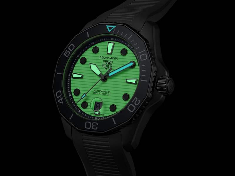 泰格豪雅推出一款在黑暗中发光的隐形竞潜腕表